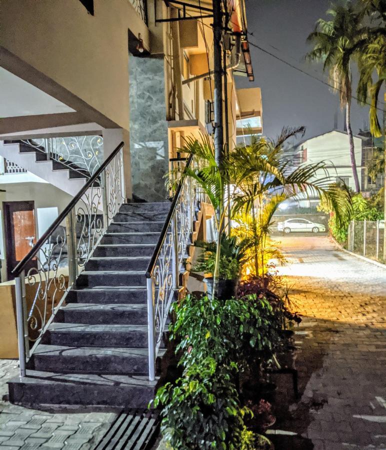 Townhouse - The Urban Inn Дибругар Екстериор снимка